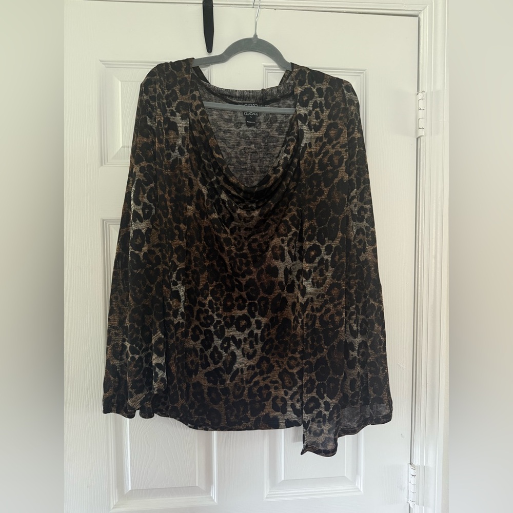 Clara Sunwoo 2 Piece Set Lightweight Leopard Print Top and Cardigan/Jacket - L